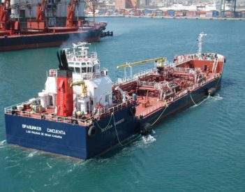 VT GROUP ACUERDA COMPRAR EL NEGOCIO DE PETROLEROS DE BOLUDA
