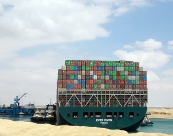 El bloqueo de Suez empieza a desviar barcos a la ruta de hace 150 años