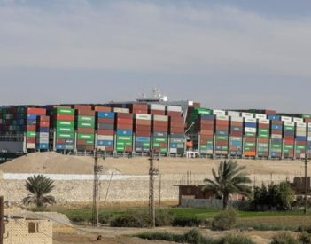 Egipto recupera su orgullo con la reapertura del canal de Suez